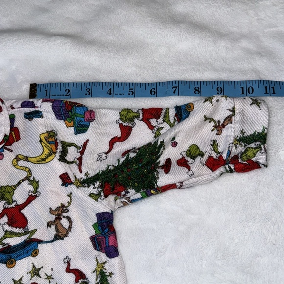 🎄 The Grinch Pajamas 🎄 - Picture 5 of 12